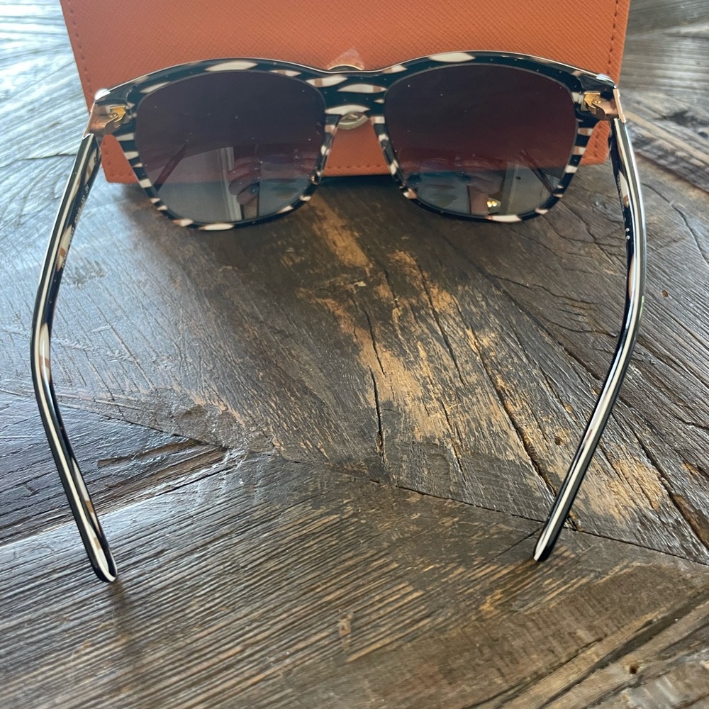 Tory Burch sunglasses - Picture 2 of 4